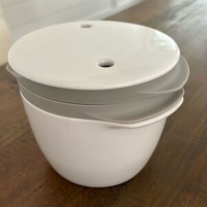 Pampered chef breakfast sandwich maker - New in box